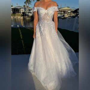 Elegant Size 4 Tulle A-Line Wedding Dress
